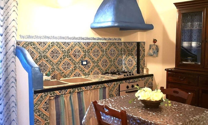 Ustica Apartment | Ground floor apartment with covered terrace