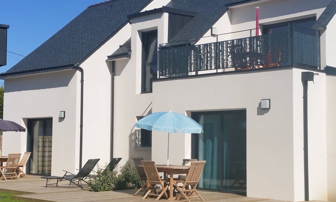 Guidel House | Ground floor apartment with terrace, spa and sauna