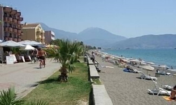Fethiye City Center Apartment | Ground Floor Apartment With Shared Pool And Gardens