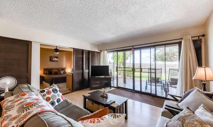 Maunaloa Condo | Ground-Floor Condo w/Ocean View, Lanai, Shared Pool/Hot Tub - Walk to Beach