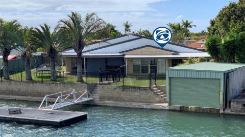 Bongaree House | Ground floor, family unit on the canal with free WIFI!