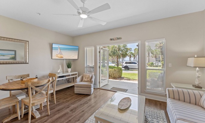 Crystal Beach Condo | Ground Floor | Gulf View | Walk to Beach from Patio | Pool | Hot Tub