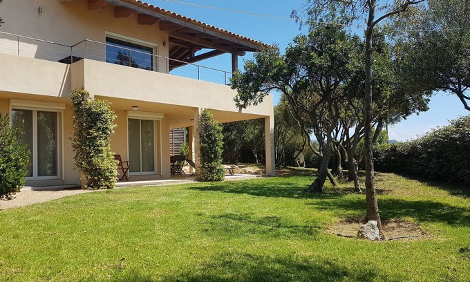 Figari House | GROUND FLOOR, LARGE COVERED TERRACE AND GARDEN, QUIET, AIR-CONDITIONED