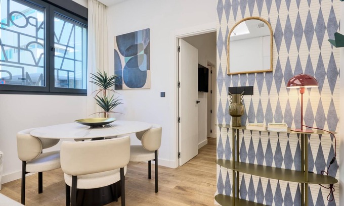 La Buhaira Apartment | Ground-floor one-bedroom pied-à-terre with free parking