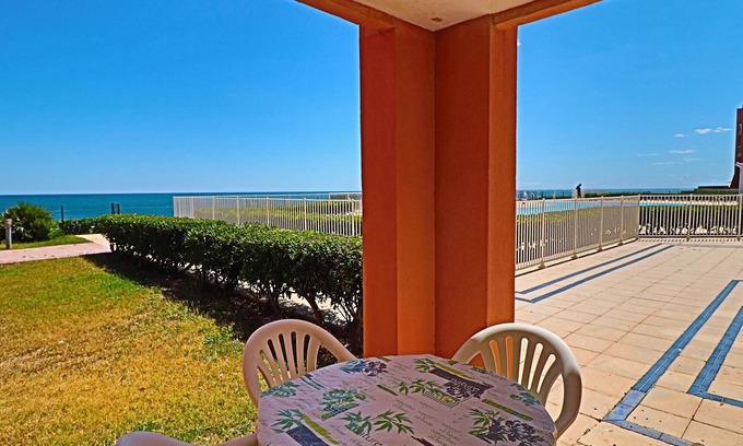 Sete Apartment | Ground Floor Studio with Direct Pool and Sea Access, Private Parking