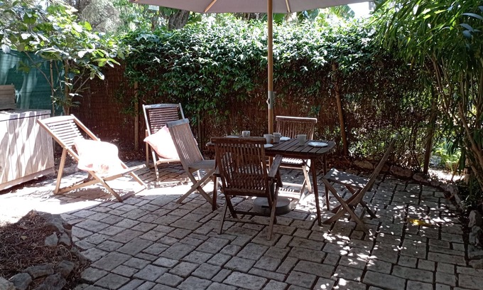 Juan-les-Pins Apartment | Ground floor villa 800m from beaches, all amenities