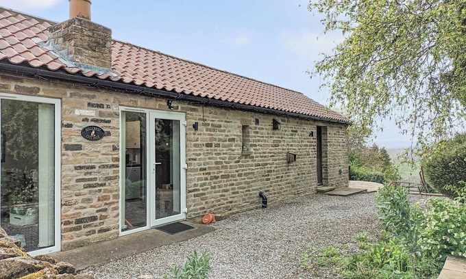 Broxa Cottage | Ground floor deluxe accommodation perfect for couples.