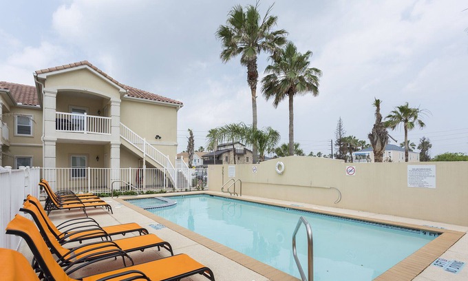 South Padre Island Condo | Groundfloor updated condo with nice decor! Pool and hot tub at complex! 1 block from beach!