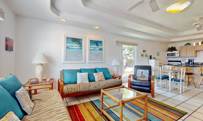 South Padre Island Condo | Group-friendly retreat with private deck - 3-minute walk to beach
