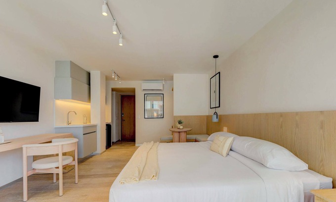 Miguel Hidalgo Apartment | Group-Friendly: comfortable and accessible lockoff