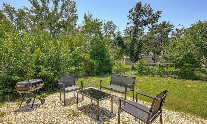 Temple Cottage | Group-friendly Getaway w/Fenced Yard in Temple!
