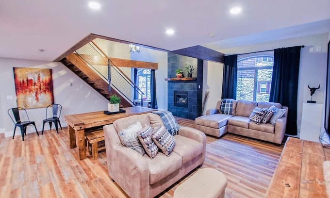 Canmore House | Group-Friendly Mountain Getaway w/Pool & Hot Tub
