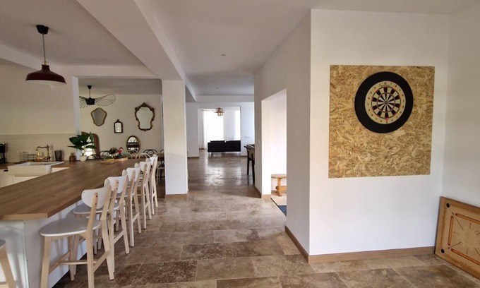 Molesme House | Group home in Burgundy: L'Antre Amis - Spacious accommodation for family and friends
