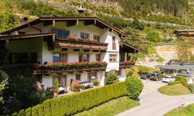 Finkenberg House | Group house with garden close to ski resort