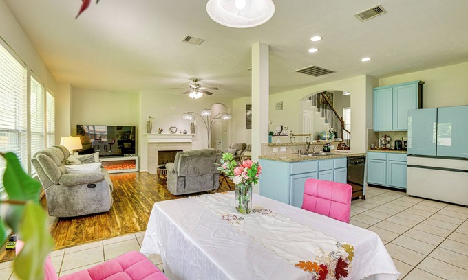 Houston House | Group-Ready Getaway in North Houston!