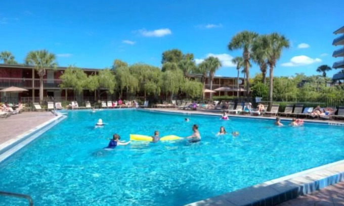 Florida Central Atlantic Coast House | Group Theme Park Adventure! 2 Spacious Units, Free Shuttle, Restaurant, Pool