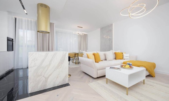 Mirow Apartment | Grzybowska 37 Warsaw | Prestigious Apartment | Balcony | Parking
