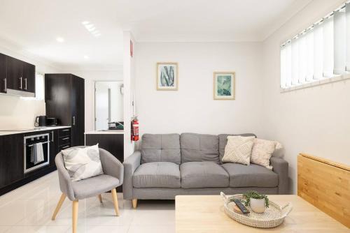 Rocklea Apartment | GST Credits! AC! Shops! Parking! Espresso! 331F1