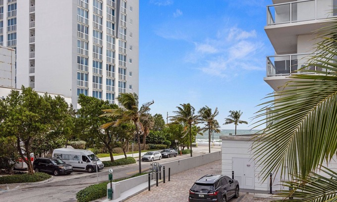 Barrier Island Apartment | GU2-On the water-1-bedroom-private patio-with BBQ-WiFi, AC-downtown-restaurants
