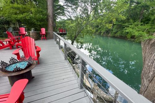 Canyon Lake House | Guadalupe River Cabin with Kayaks and BBQ