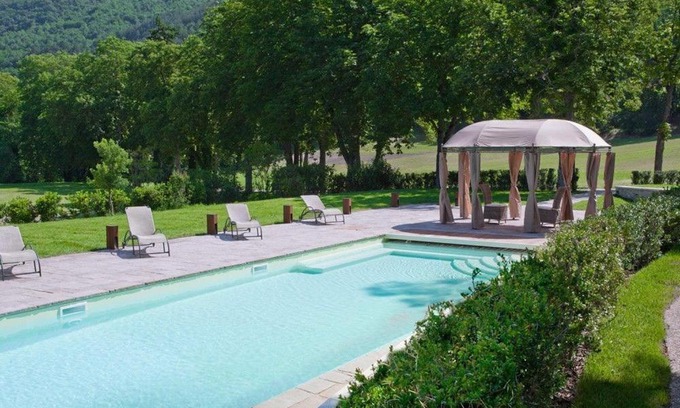 Nerbisci Villa | Gubbio Villa Sleeps 20 Pool Air Con WiFi