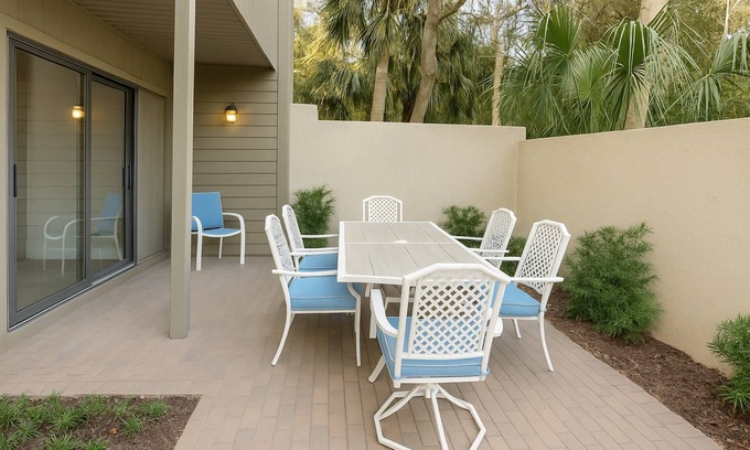 Hilton Head Island House | Guest Favorite! Mins to Beach & Coligny Plaza, Private Courtyard & Grill, Pool, HH Beach Club