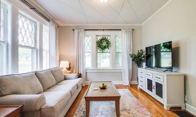 Murfreesboro House | GUEST FAVORITE 3-bed stone cottage home in Murfreesboro close to Nashville