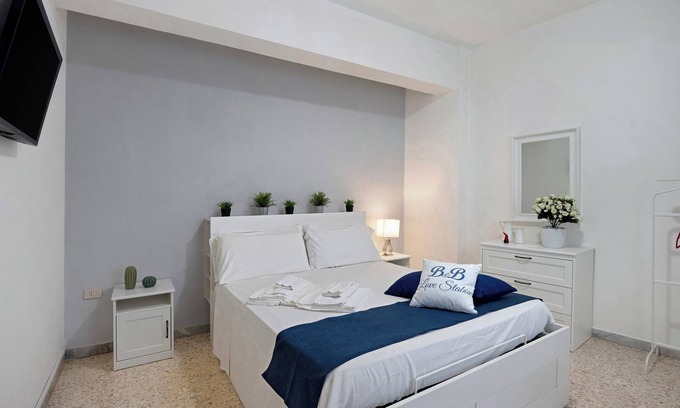 Castellammare di Stabia House | Guest House 'Love Stabia' with Private Terrace, Wi-Fi and Air Conditioning