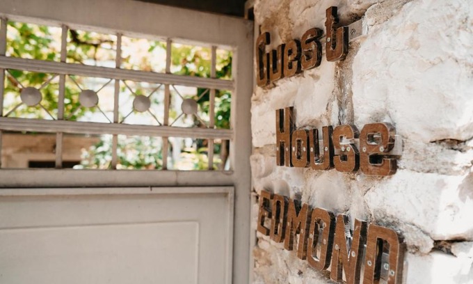 Gjirokaster House | Guest House Edmond