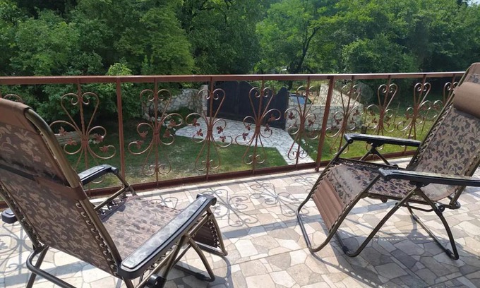 Zeda Gordi House | Guest House House at the Forest სახლი ტყის პირას