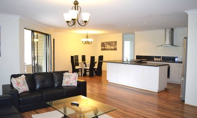 Baldivis House | Guest house in Baldivis
