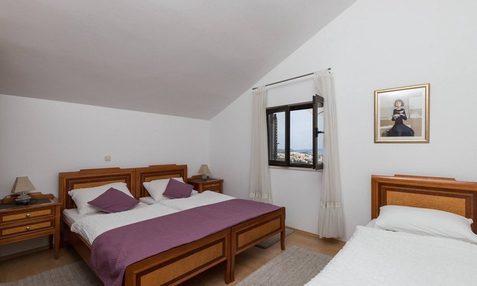 Gornji Kono Apartment | Guest House Kono - Two-Bedroom Apartment with Balcony and Sea View - Marka Gjaje Street