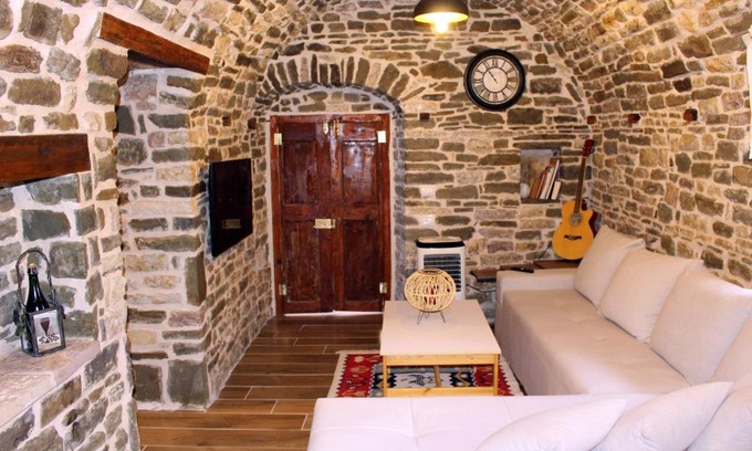Gjirokaster House | Guest House Muli