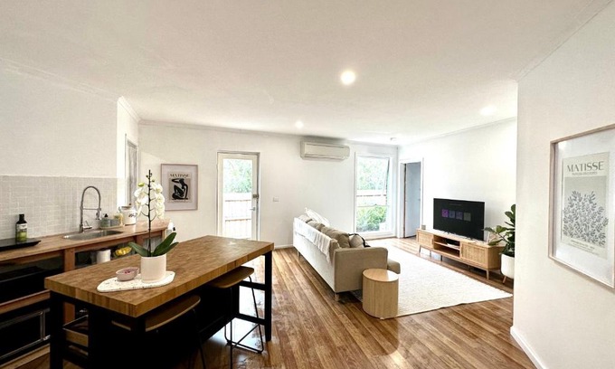 Blackburn South Apartment | Guest house on the park