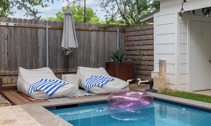 Blackshear-Prospect Hill House | Guest House + Shared Pool - Eastside Palm Flat!