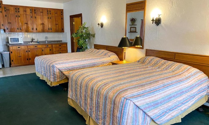 Cheyenne Hotel | Guest Ranch Motel