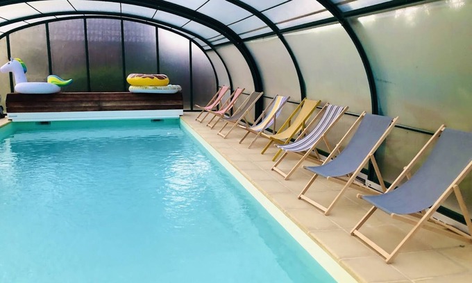 Suzay Bed & Breakfast | Guest Room 'Chic Et Charme' with Pool, Breakfast, Shared Garden and Wi-Fi