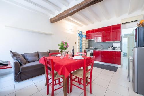 Parma City Centre Apartment | GuestHost - Bright and Central Apartment in Parma