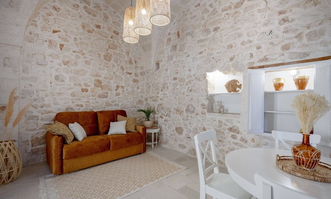 Conversano Apartment | GuestHost - La Dimora di Aline - Amber Apartment