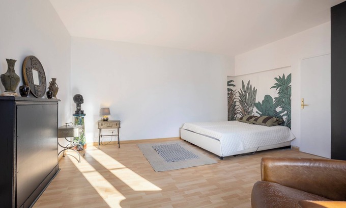 Guilvinec Bed & Breakfast | Guesthouse 'Chambre Kergoz' with Shared Garden and Wi-Fi