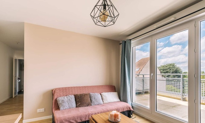 Villepinte Apartment | GuestReady - Cozy 2BR Apartment w/ Balcony near Vert Galant Station