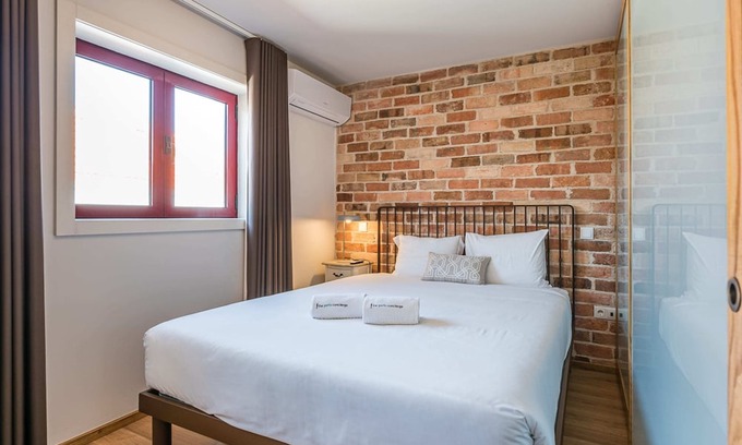 Bonfim Hotel | Guestready Crayon Walls 3rd