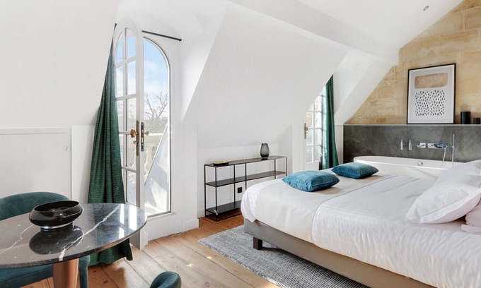 Grand Parc-Paul Doumer Apartment | GuestReady - Maison Labruyère Bordeaux - Royal Cozy Garden Suite