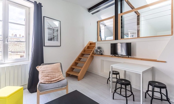 Capucins - Victoire Apartment | GuestReady - Mezzanine Apartment - Grosse Cloche