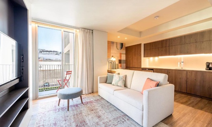 Misericordia Apartment | GuestReady - Midcentury Studio with Balcony in Santos 201