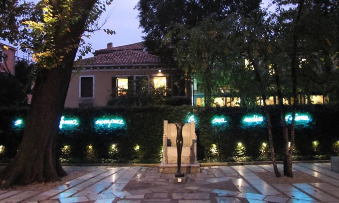 Dorsoduro Apartment | GUGGENHEIM museum, cool, 4pax, wifi, aircnd