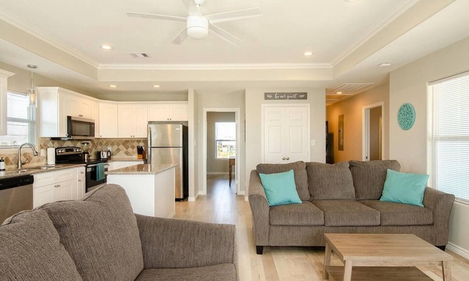 Crystal Beach House | Gulf Breeze - 2 bedroom, 2 bath home that sleeps 6 - Beach & The Gulf Breeze!
