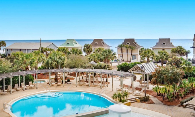 Fort Walton Beach - Destin Condo | ☀️Gulf Facing~5 Star Walk-in Heated Pool~1BR+Twin Bunks~Beach Resort 310☀️