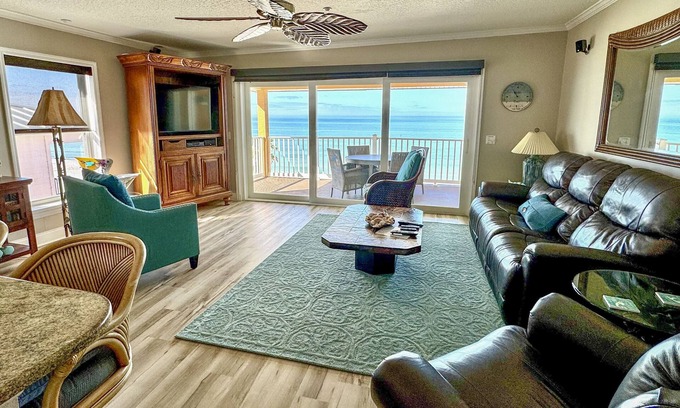 Indian Rocks Beach Condo | Gulf-front condo with amazing water views - steps to the beach