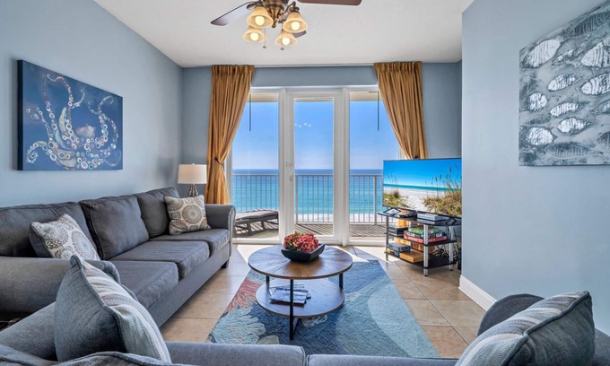 Fort Walton Beach Condo | Gulf-front corner unit. 5th floor. Beach service during season!